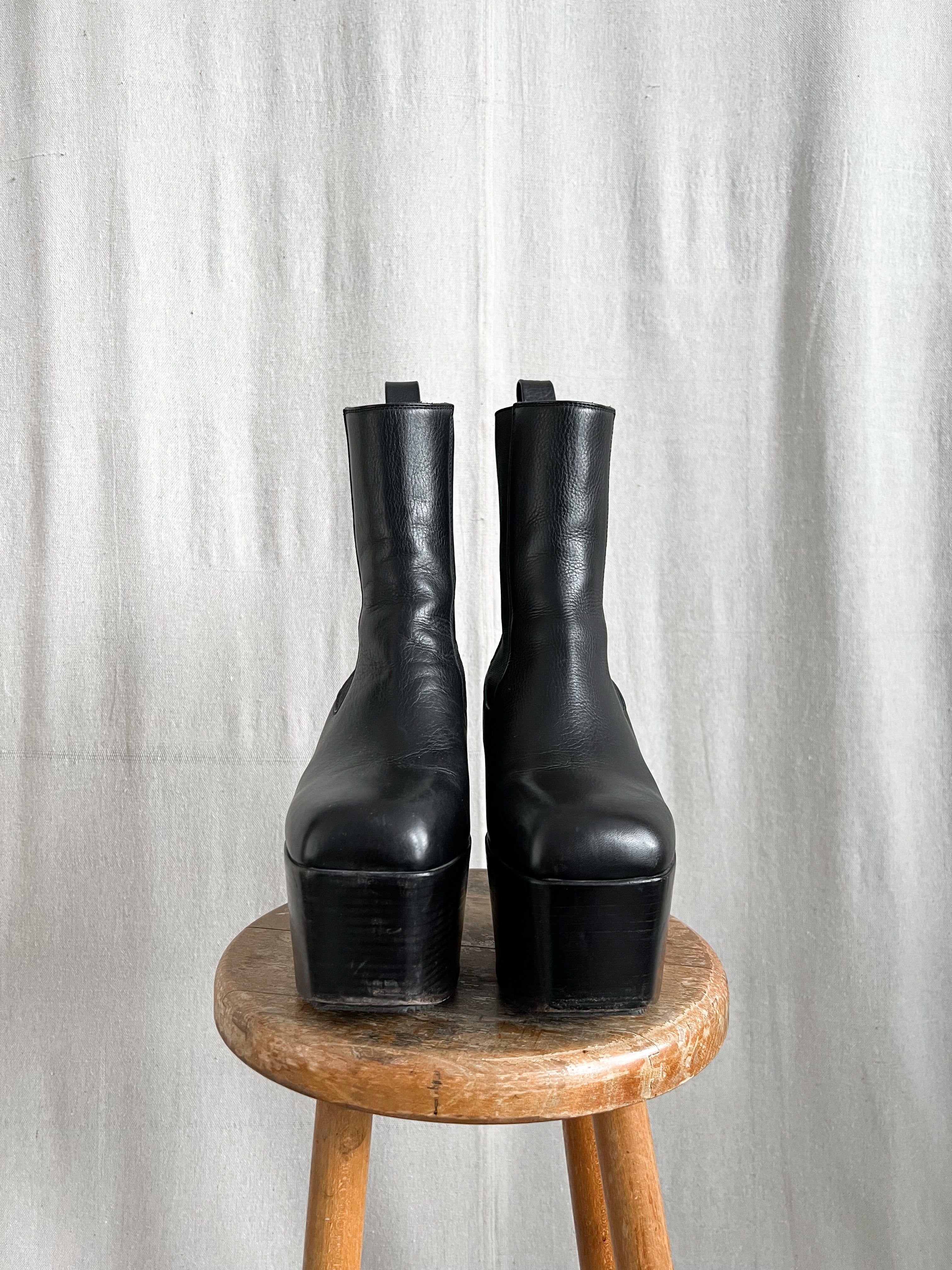 Rick Owens FW20 “PERFORMA” Calf Leather Kiss Heels