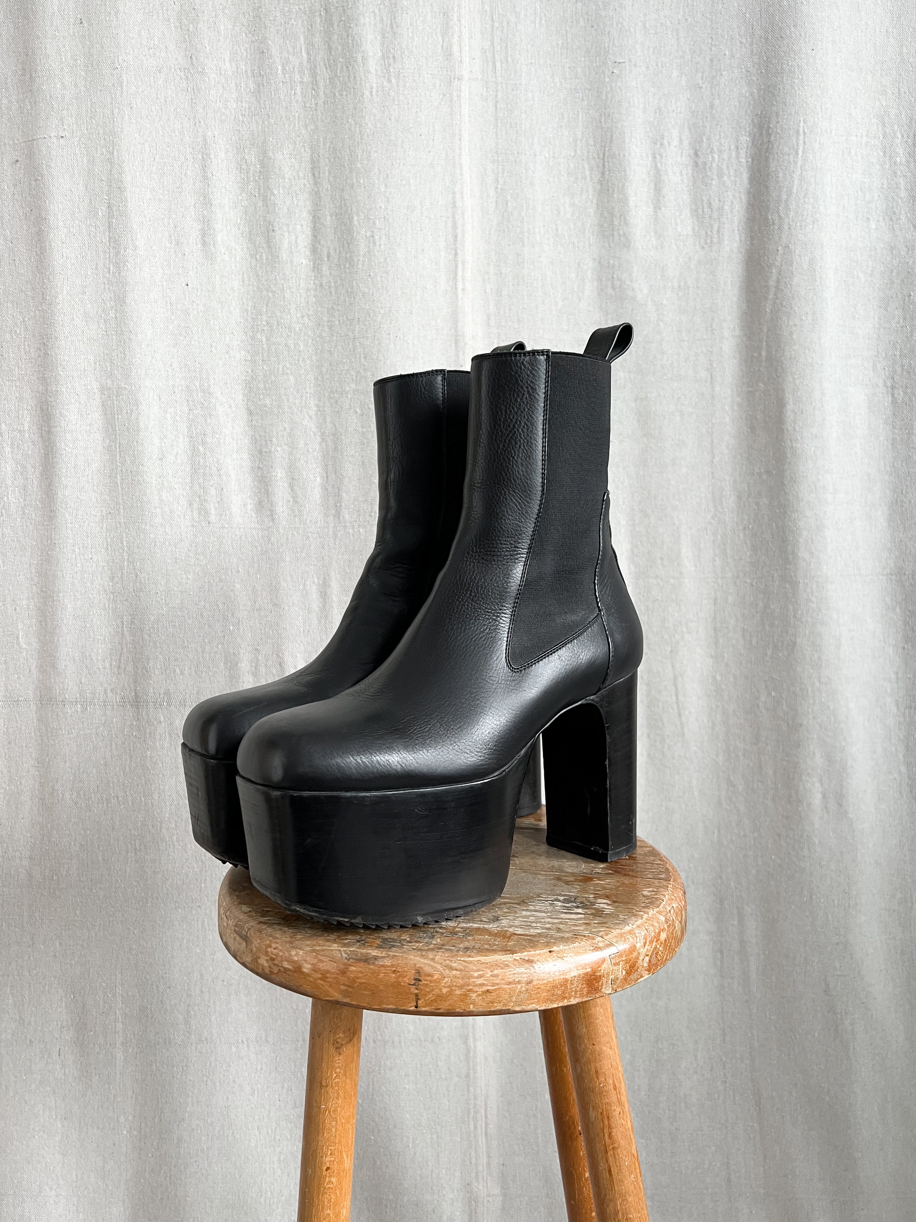 Rick Owens FW20 “PERFORMA” Calf Leather Kiss Heels