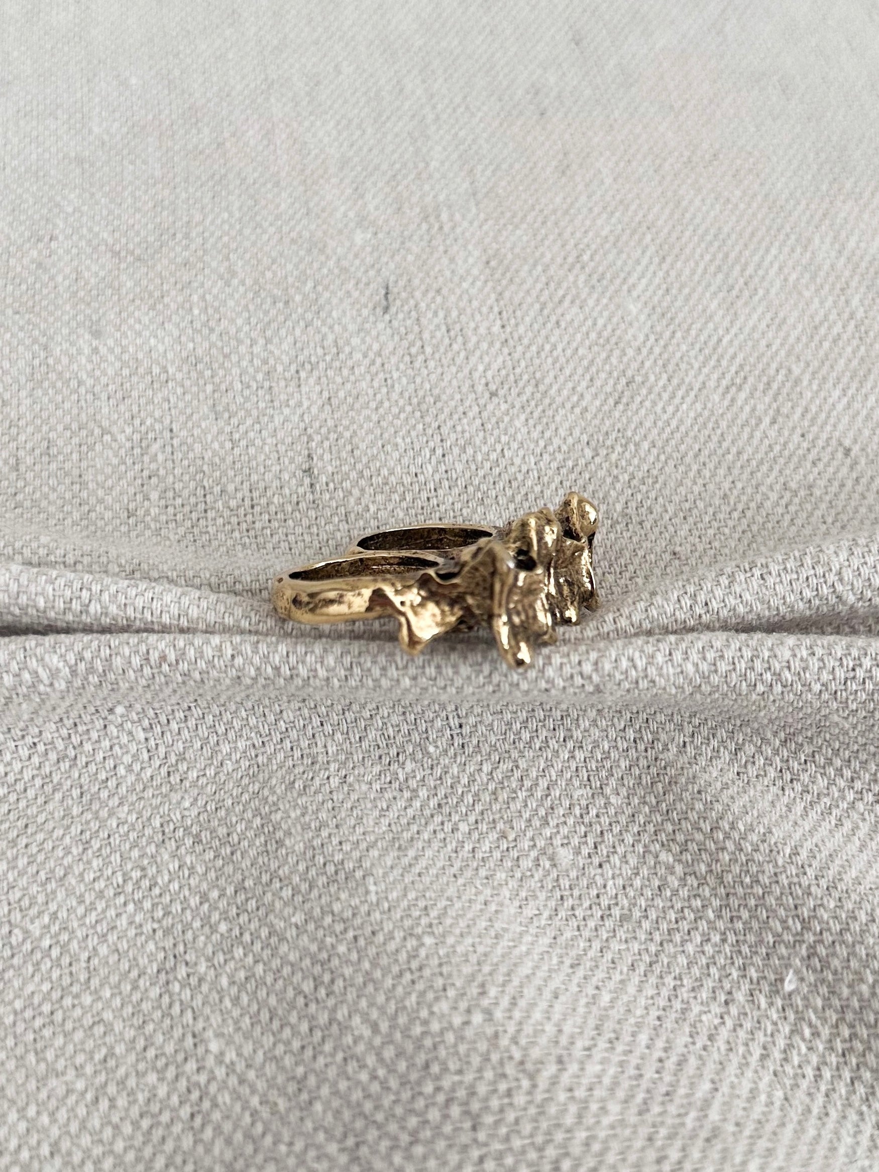 Vertebrae Two Finger Knuckle Ring