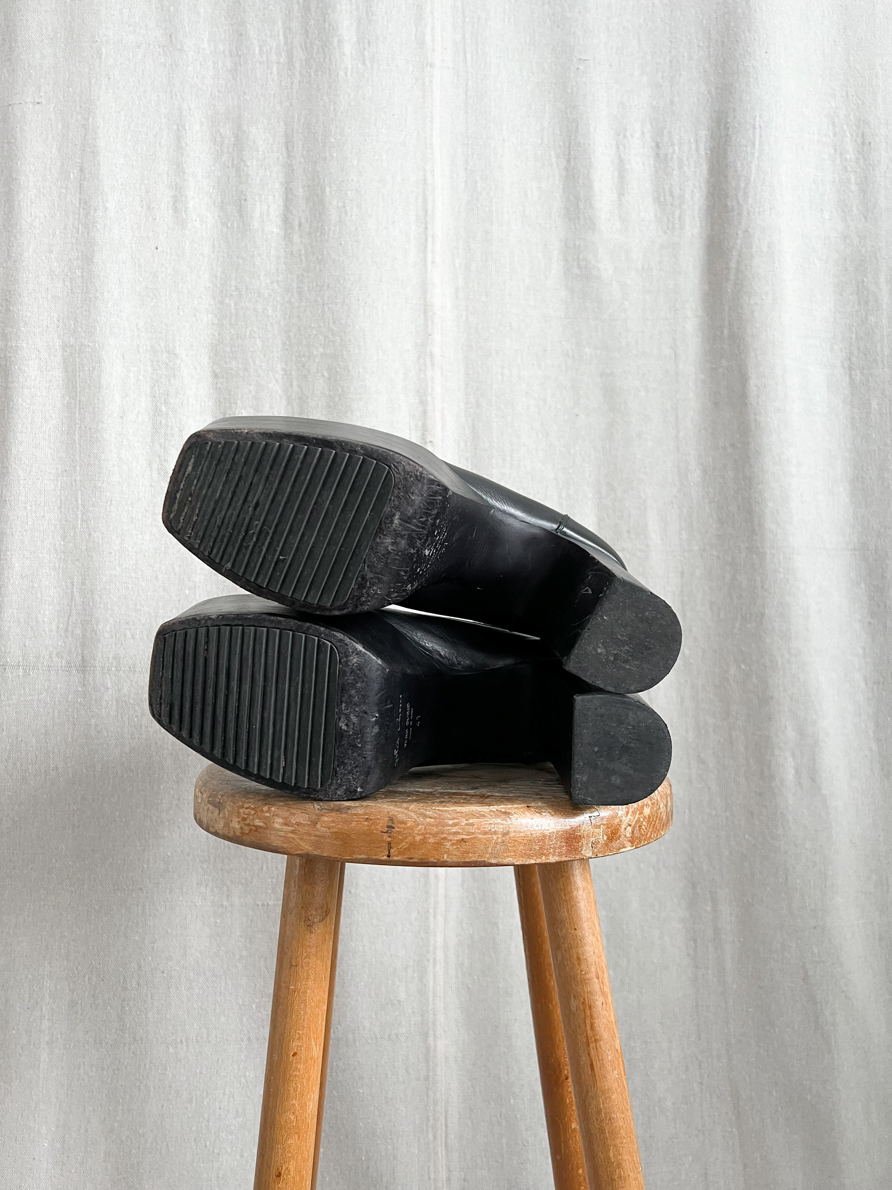 Rick Owens FW20 “PERFORMA” Calf Leather Kiss Heels