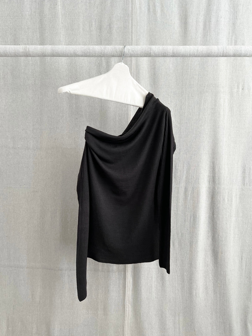 Rick Owens AW03 ‘TRUCKER’ Runway Off-Shoulder Merino Knit